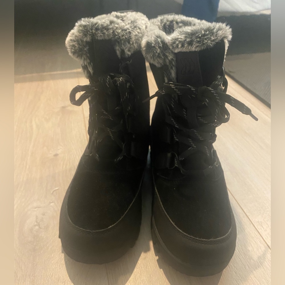 Size 8 Women’s winter/snow boots